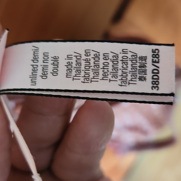 Victoria Secret Unlined Demi - Picture 4 of 7